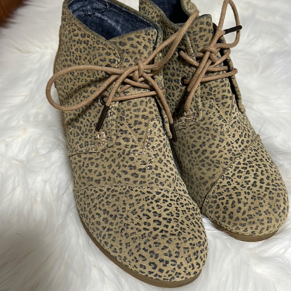 Tom’s wedge shoes